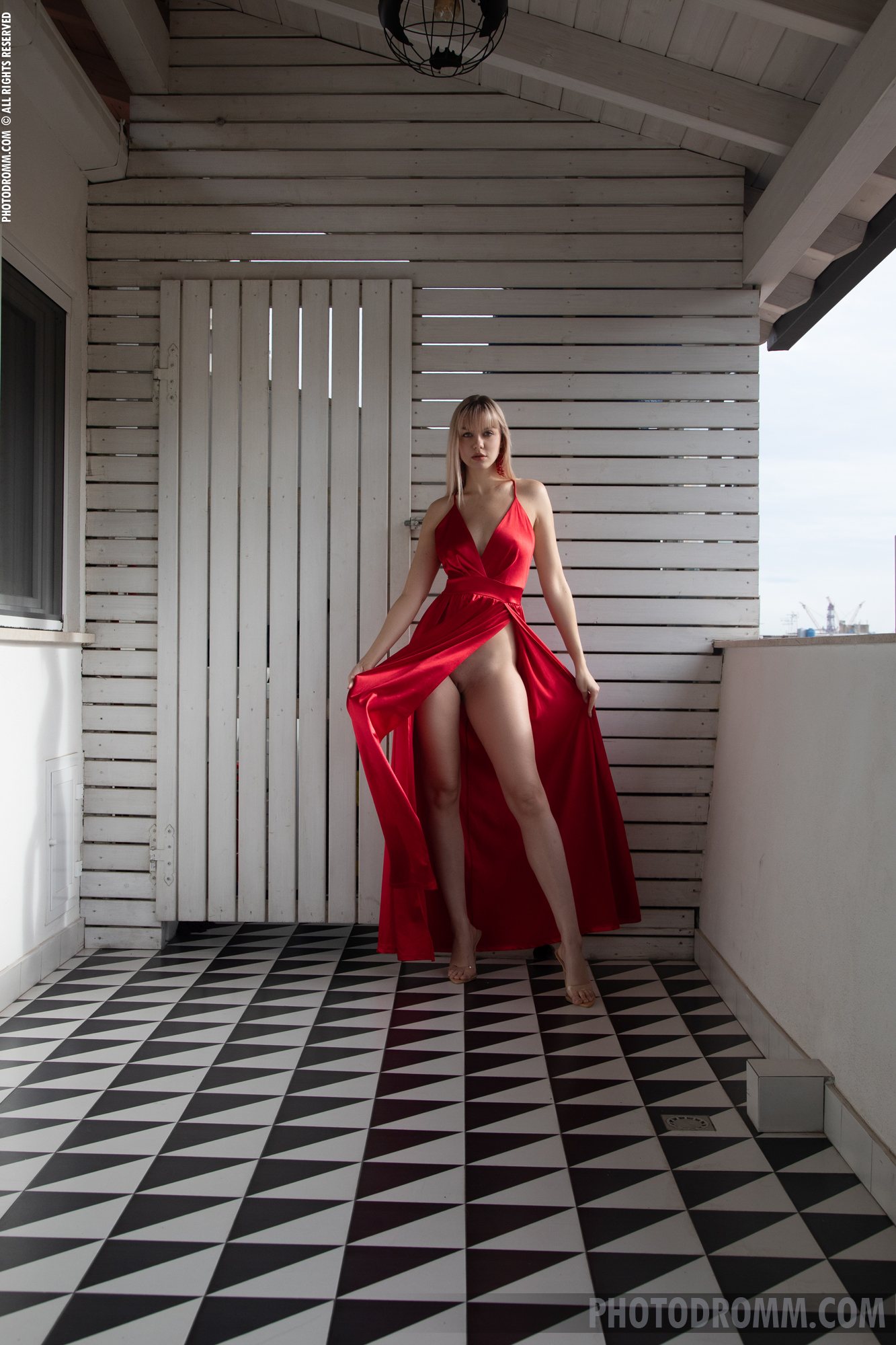 Layanna Blonde Busty Beauty - Photodromm