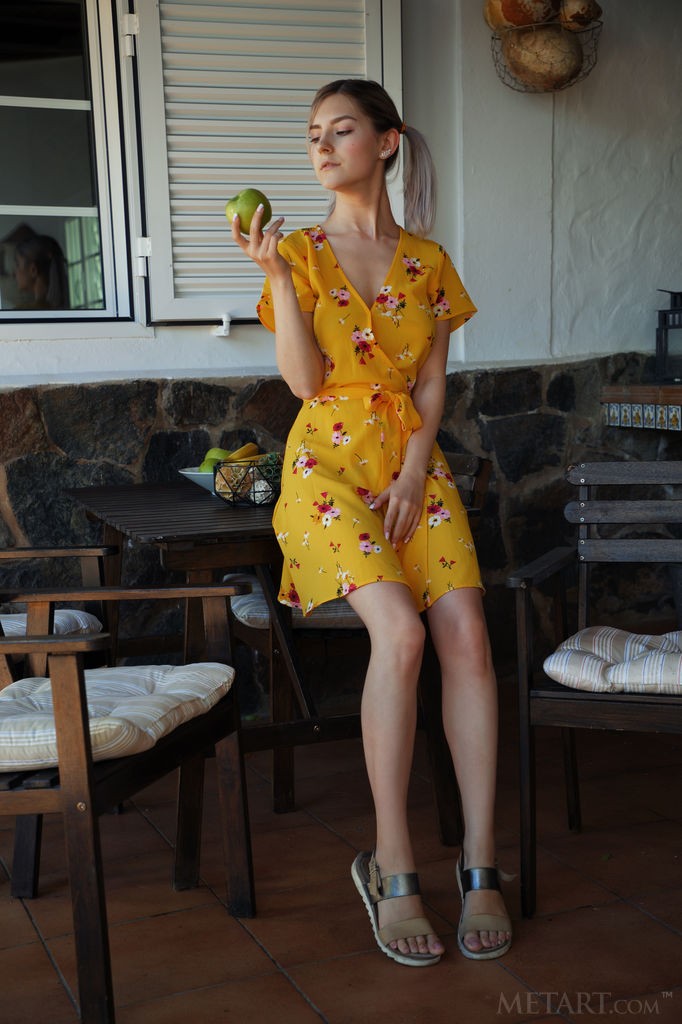 Eva Elfie - She has tits sweeter than a fresh apple from the tree