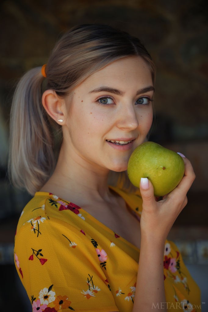 Eva Elfie - She has tits sweeter than a fresh apple from the tree