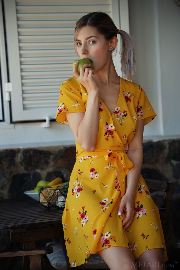 Eva Elfie - She has tits sweeter than a fresh apple from the tree