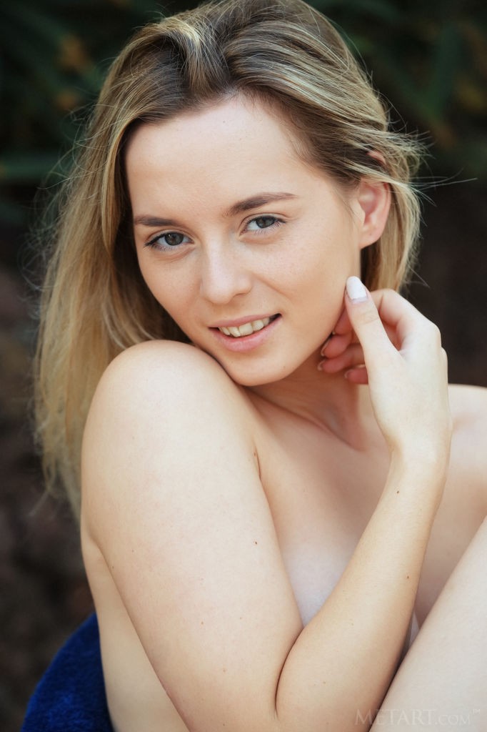 Jillean - Sexy bridesmaid is naked under her pretty dress