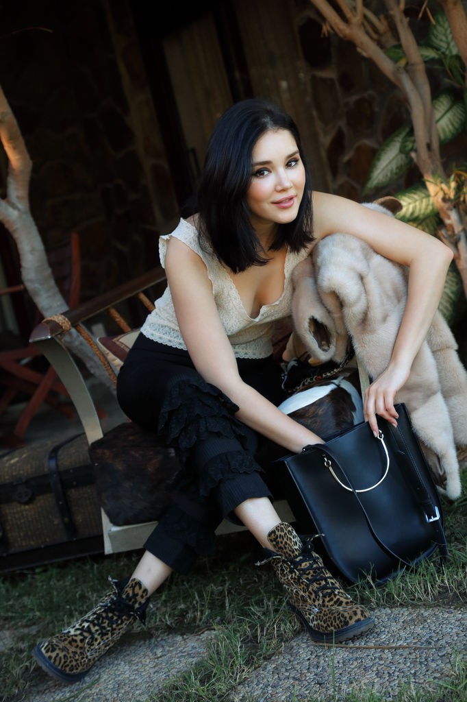 Malena - Cute black-haired beauty loves to get naughty outdoors