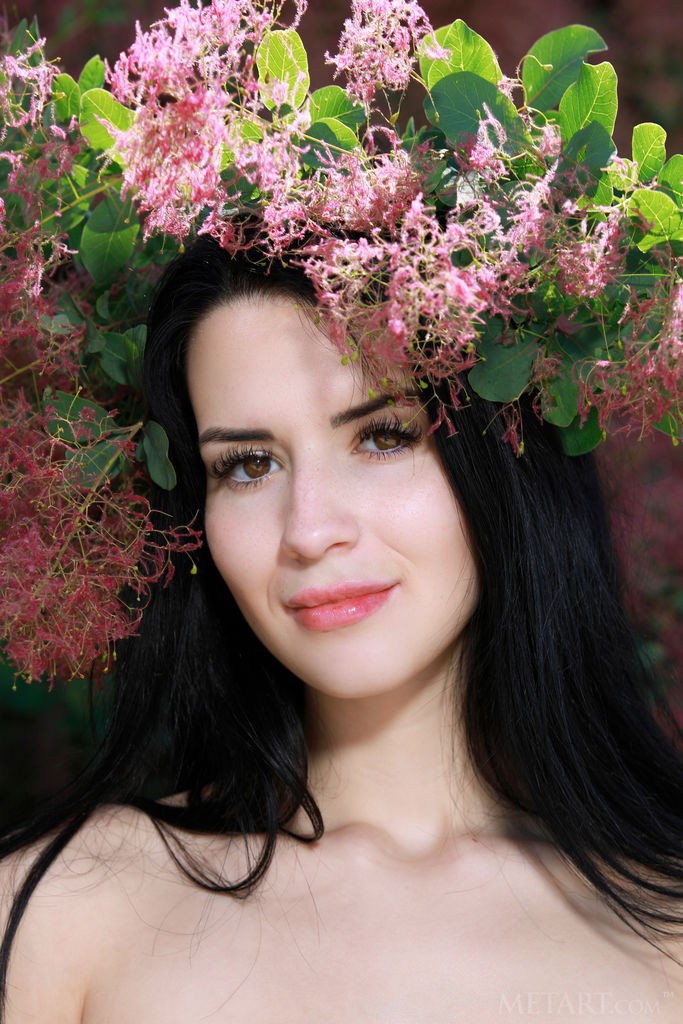 Lola Marron - Slender dark-haired beauty would love to keep you company