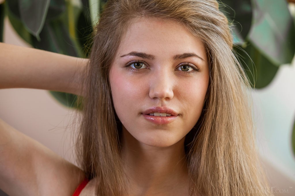 Jasmina - Sweetie shows her divine body to the world
