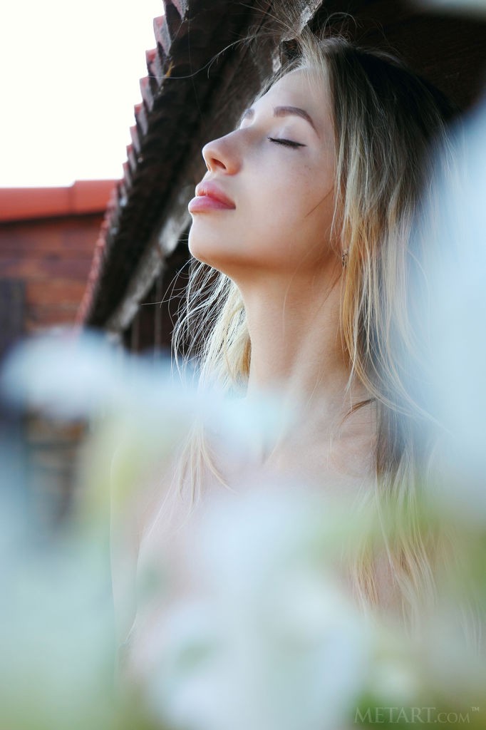 Dominica - Wonderful gal gets naked and wet while enjoying a view