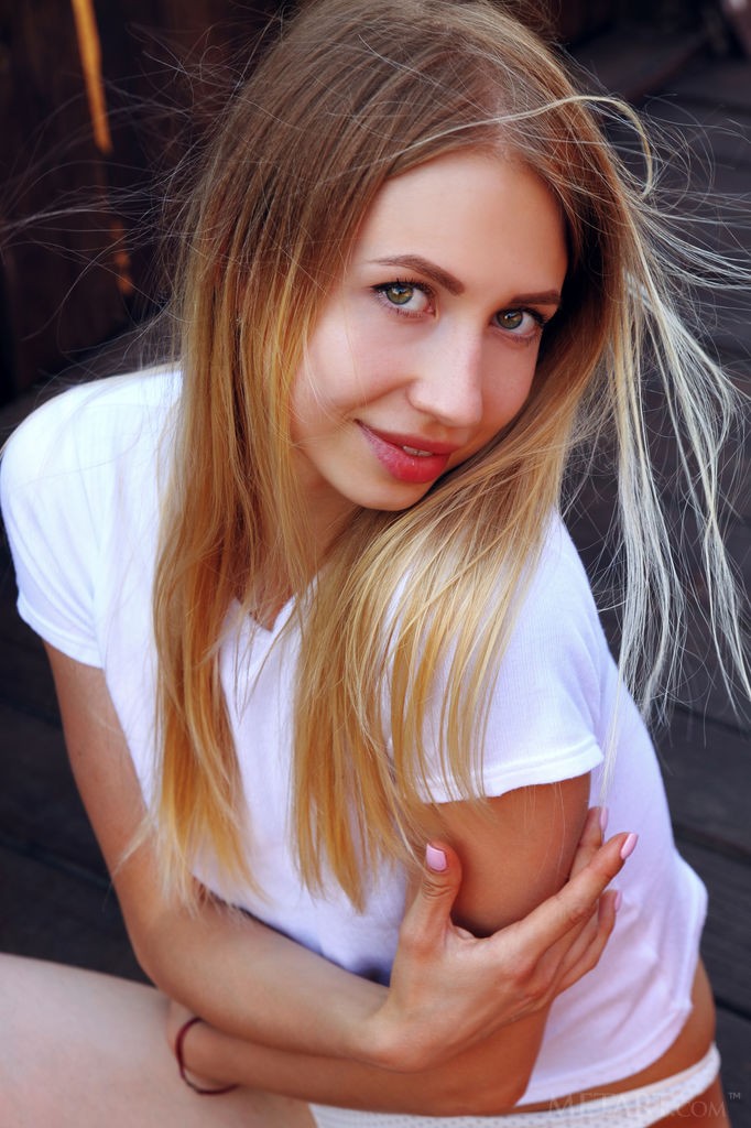 Dominica - Wonderful gal gets naked and wet while enjoying a view