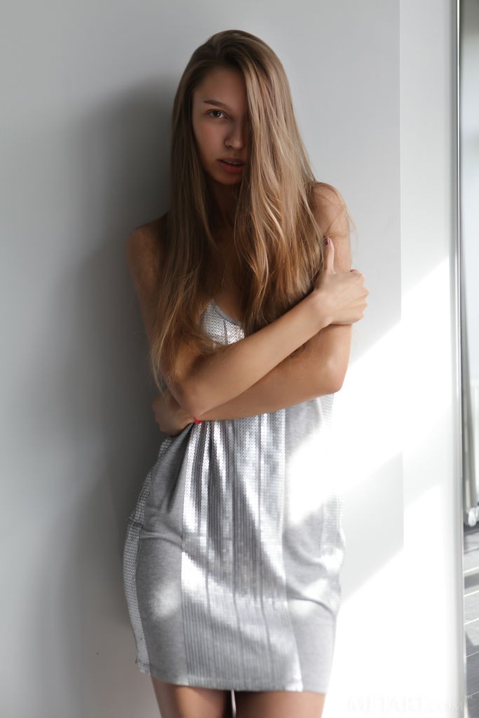 Elin - A long night ends with her face down in bed naked
