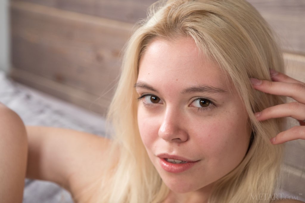 Margot Reese - Blonde hottie stripteases and masturbates on couch