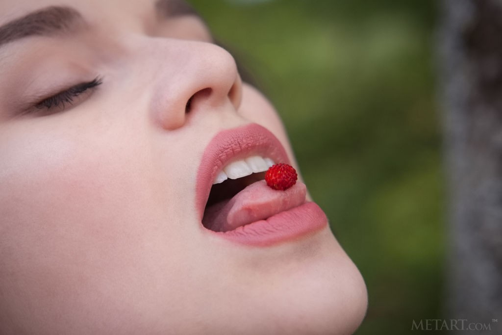 Serena Wood - A walk in the woods takes a sexy turn with sexy brunette