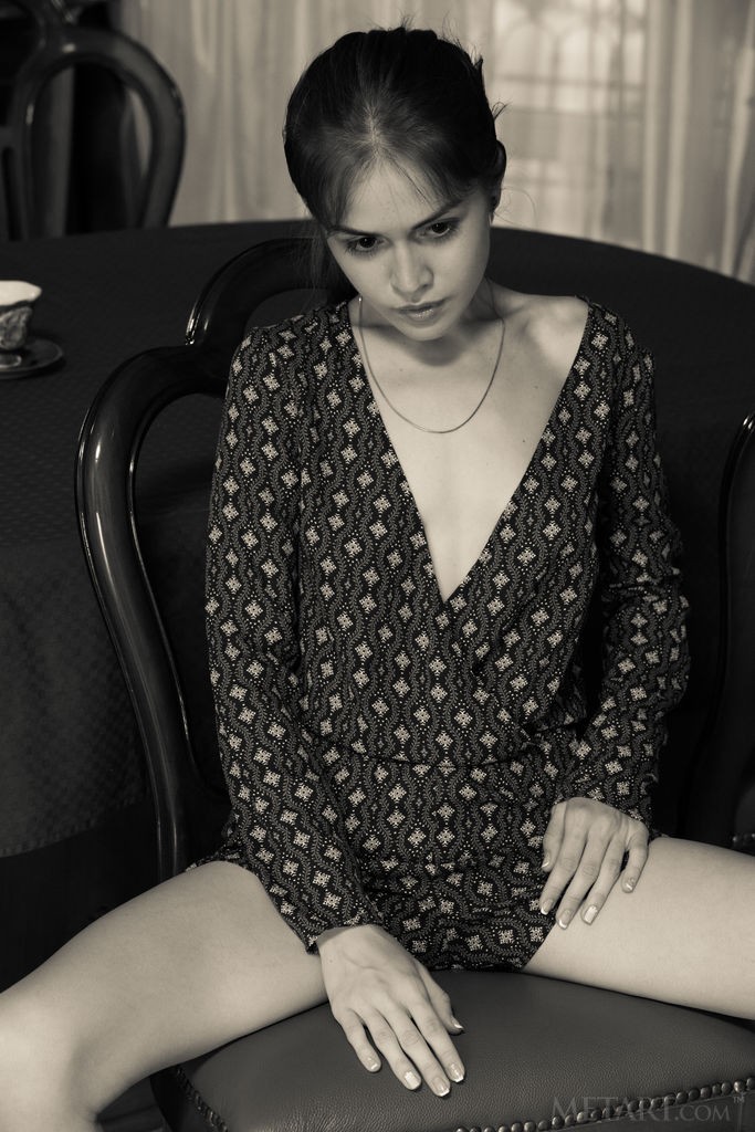 Maria Espen - Keeping her bare feet up to give you a better view