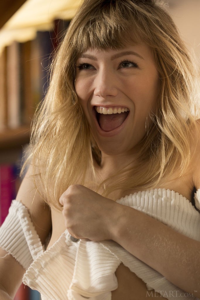 Ivy Wolfe - Skinny, fit blonde peeling off her tight, skimpy shorts