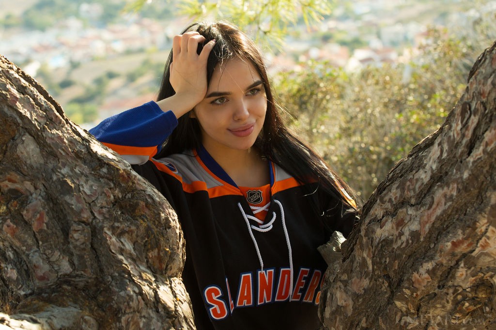 Venice Lei - Smart beauty likes to play chess in the nude