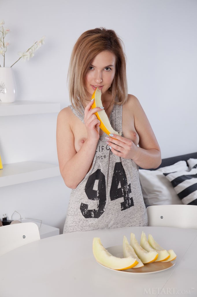 Anata - Eating fruit for lunch while showing off that pink pussy