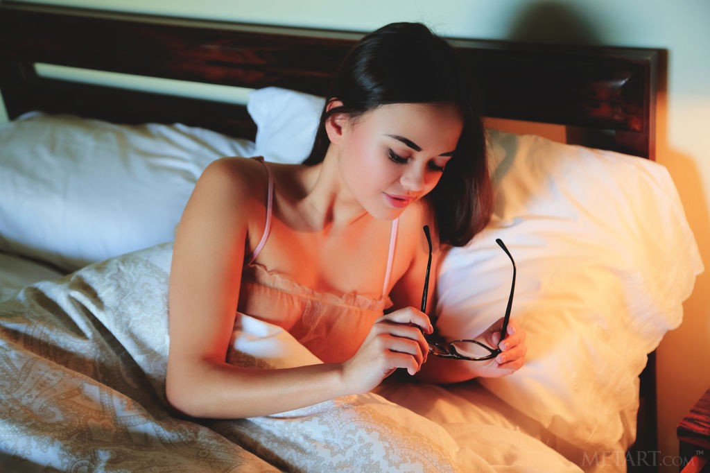 Li Moon - Nerdy but sexy college girl wearing only her glasses