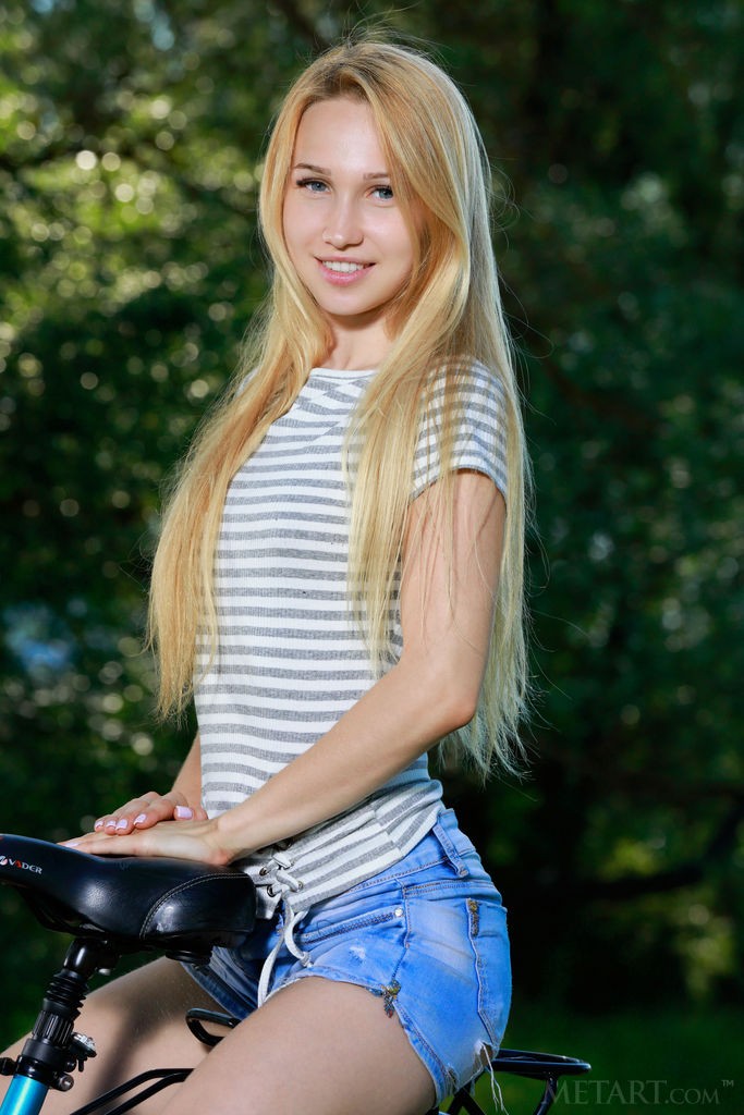 Kendell - A little naked bike riding makes this blonde very happy