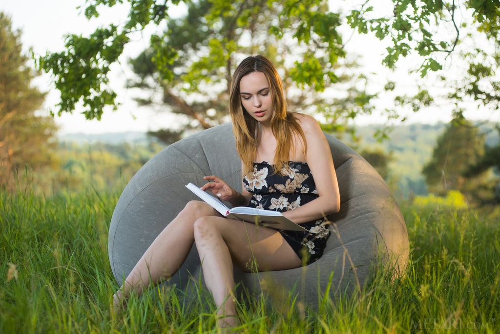 Nasita - The outdoors excites her so much she has to touch herself
