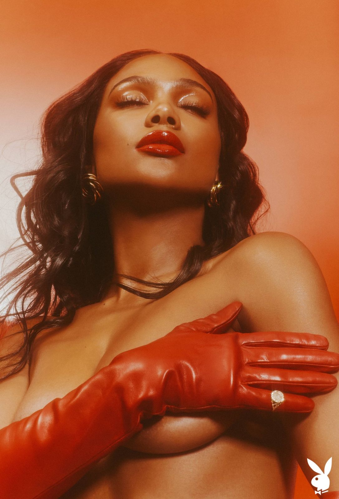 Jordan Emanuel shows her natural boobs for you