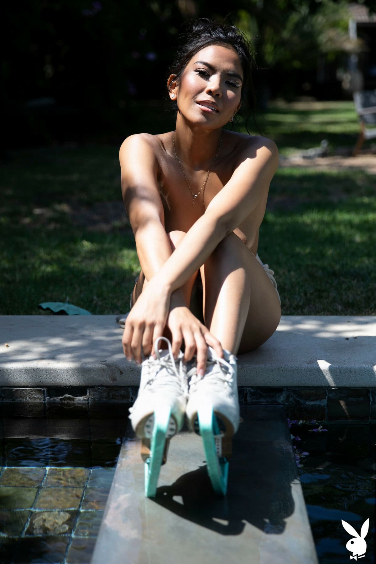 Marvelous Asian babe Jada Kai got her body wet by the pool