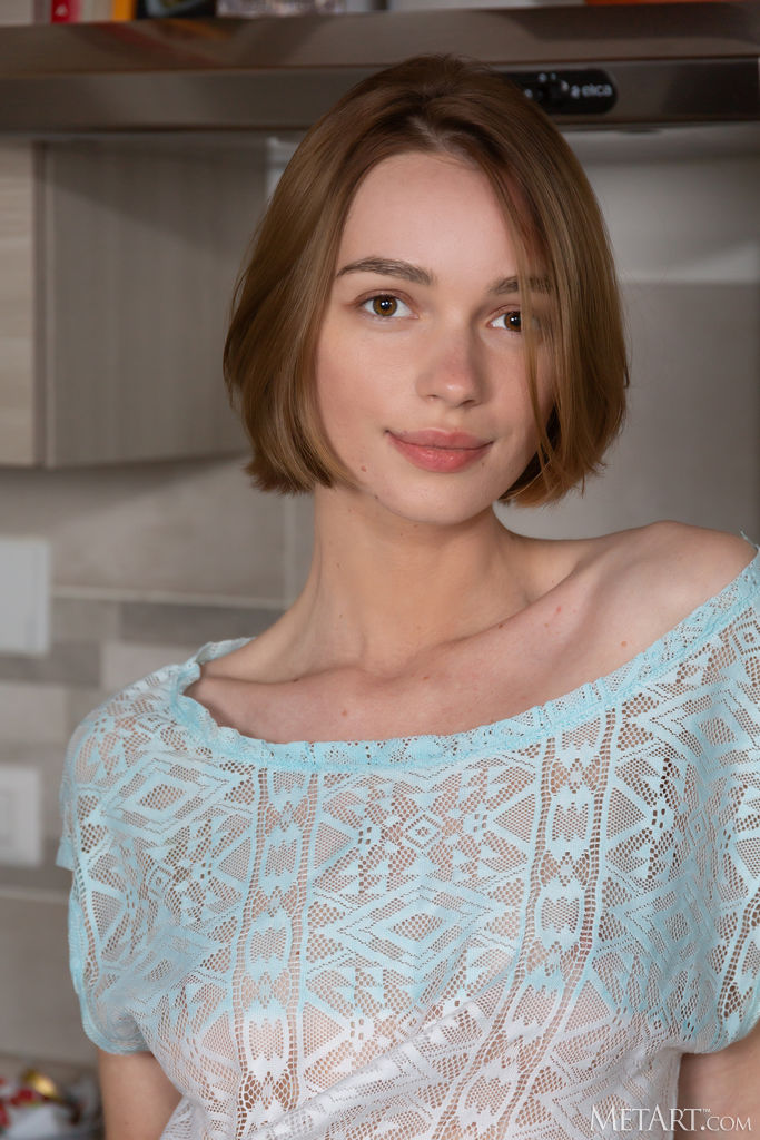 Amy Moloko Pulling Down Her Bun-hugging Jean Shorts For An Intimate View - Met Art